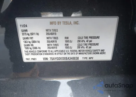 2025 Tesla Model Y Long Range Dual Motor Rear-Wheel Drive z USA, uszkodzony, nr VIN 7SAYGDED0SA348838